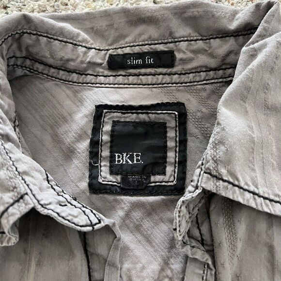 BKE Slim Fit Gray Button Up Short Sleeve Shirt Men Size Large Stripes Patches - Picture 4 of 6